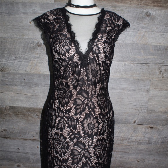 Beaty & Adam Lace V-Neck Mermaid Gown - Picture 3 of 7